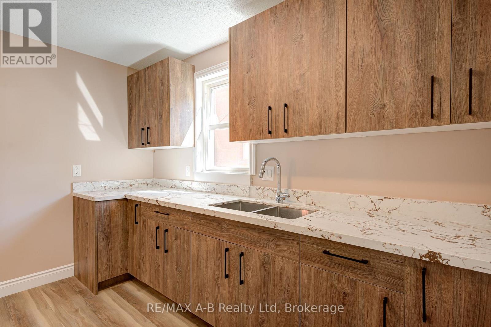 341 Ontario Street, Stratford, Ontario N5A 3H7 - Photo 12 - X13824092
