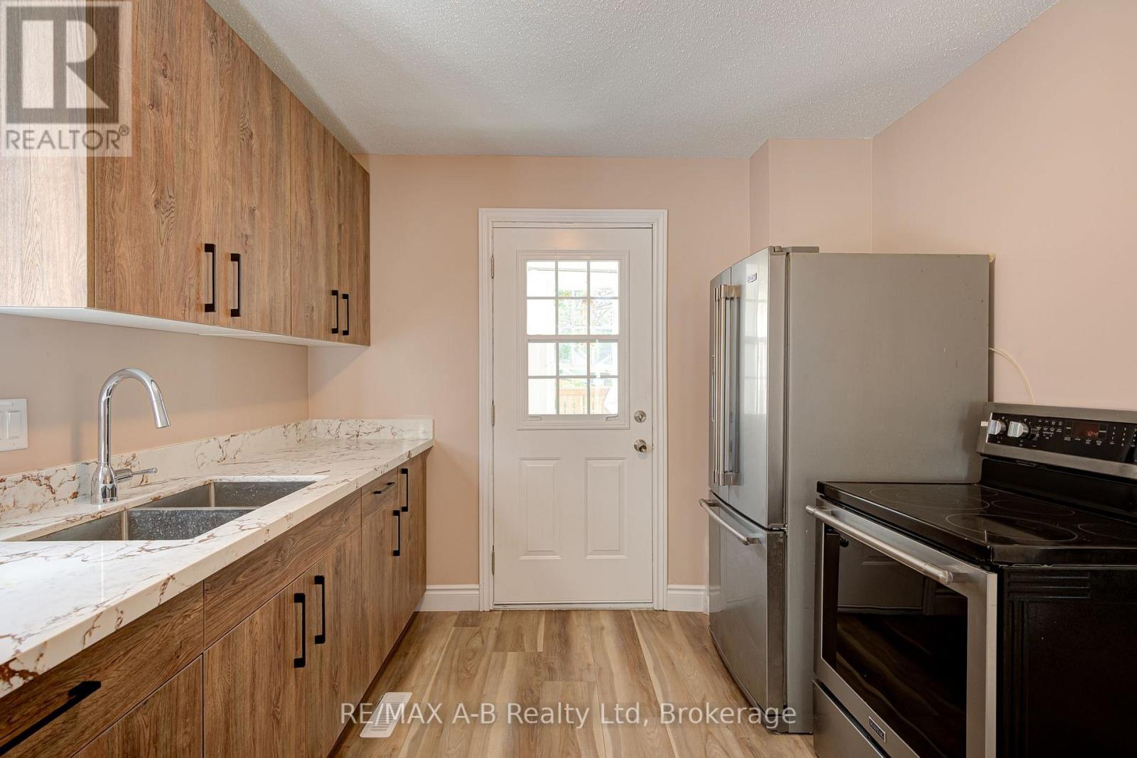 341 Ontario Street, Stratford, Ontario N5A 3H7 - Photo 13 - X13824092