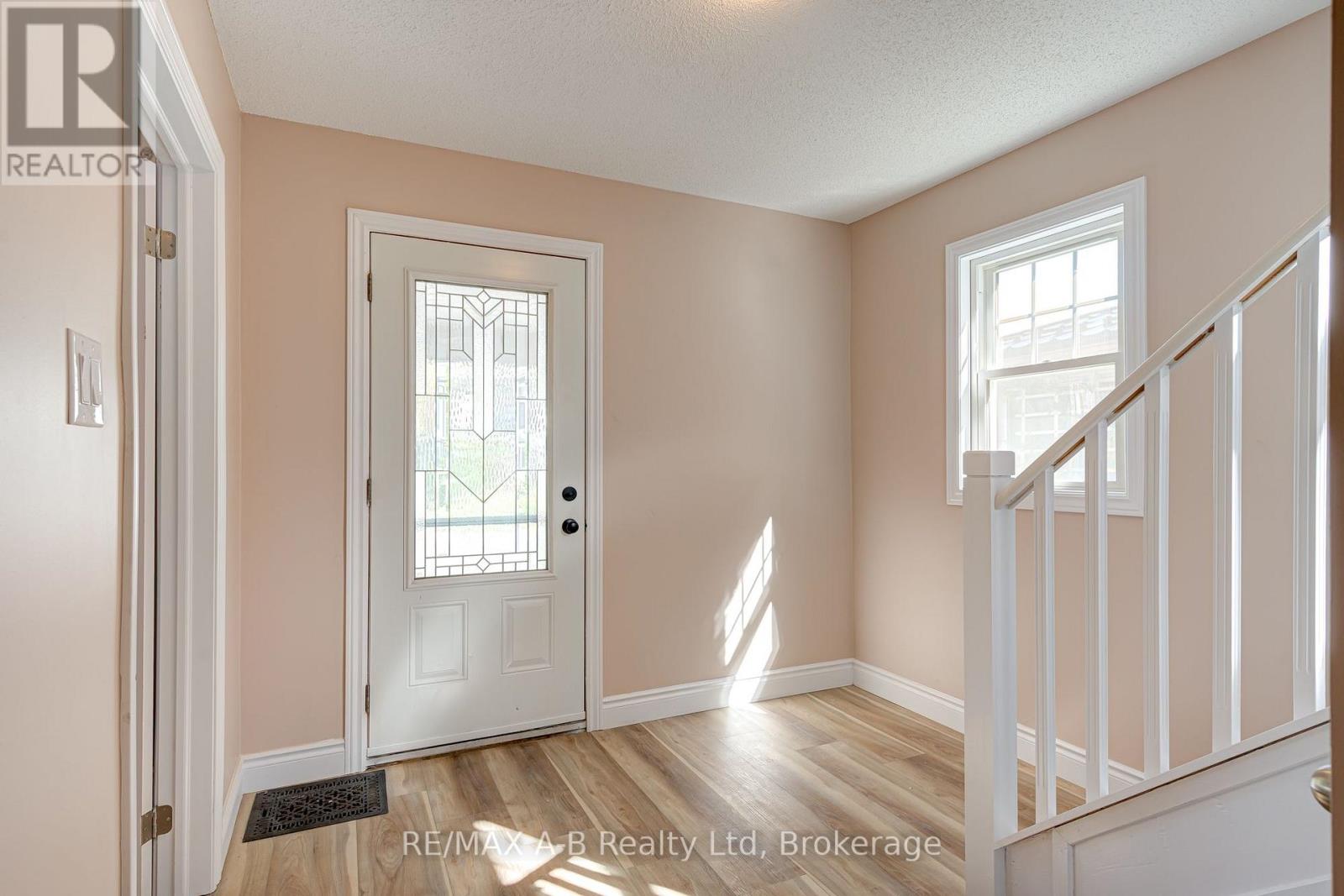 341 Ontario Street, Stratford, Ontario N5A 3H7 - Photo 8 - X13824092