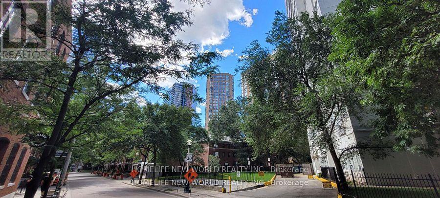 Th1 - 75 St Nicholas Street, Toronto, Ontario  M4Y 0A5 - Photo 2 - C13823888