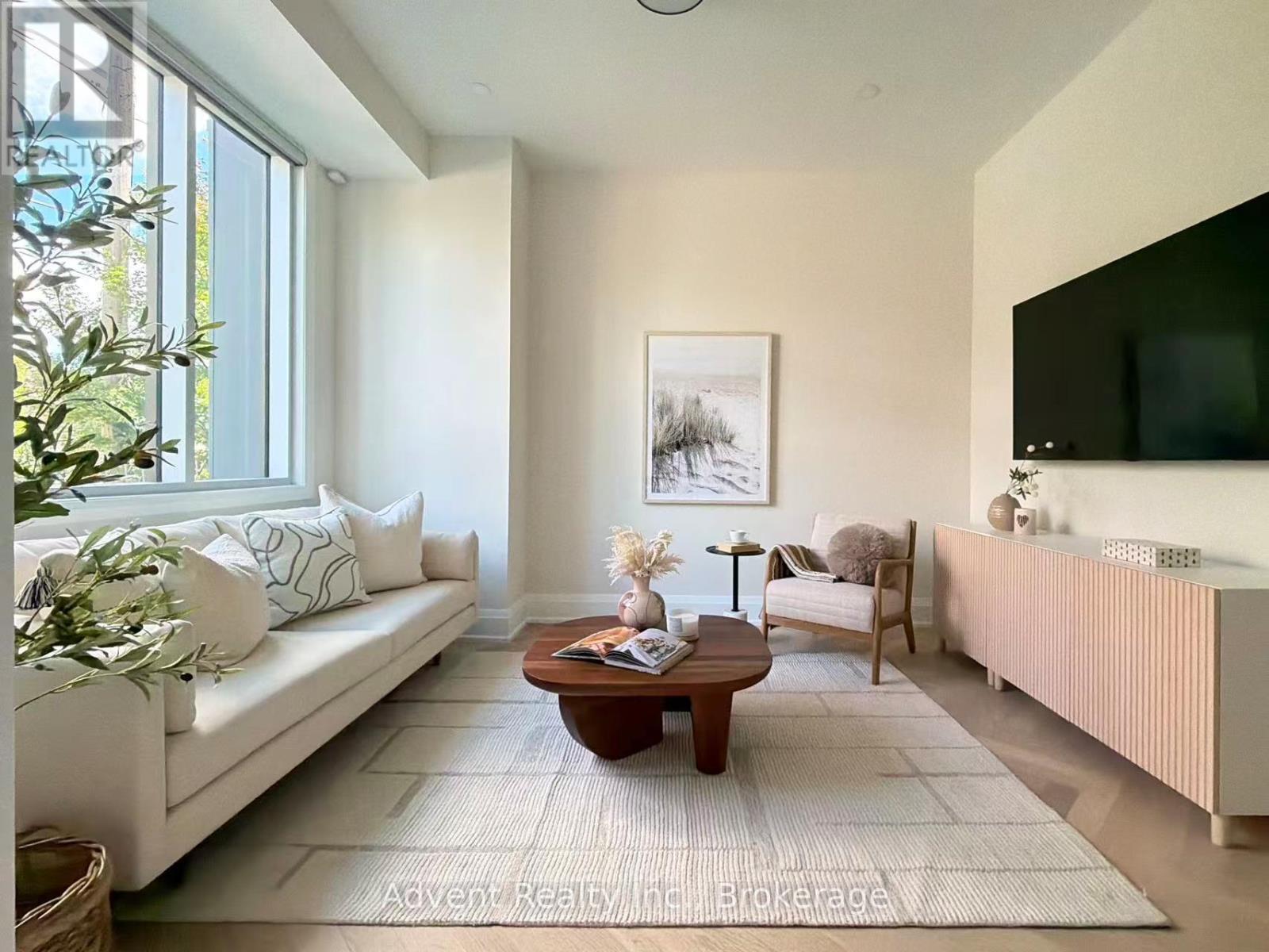 3 - 18 GREENBRIAR ROAD, Toronto, Ontario