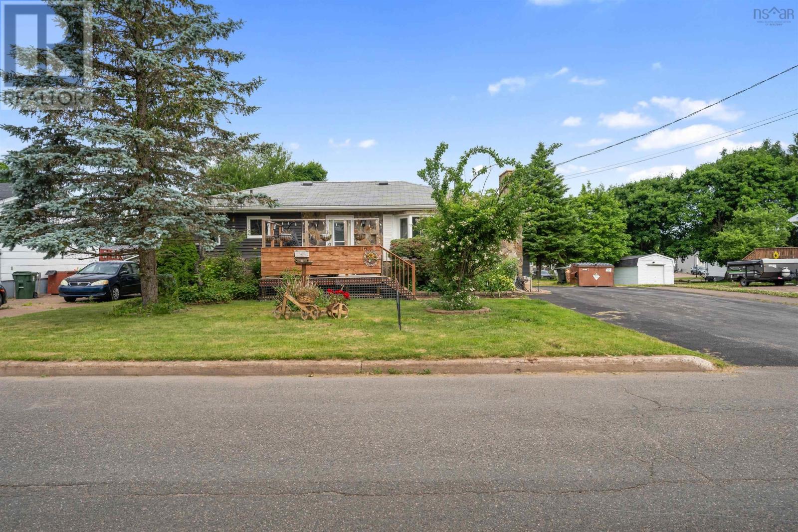 16 Rogers Avenue, Amherst, Nova Scotia  B4H 2J7 - Photo 4 - 202617604