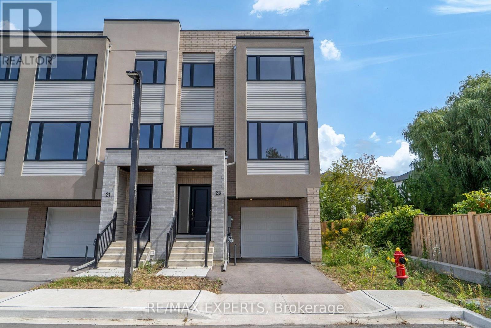 23 Carl Hill Lane, Richmond Hill, Ontario  L4C 7A6 - Photo 4 - N13823816