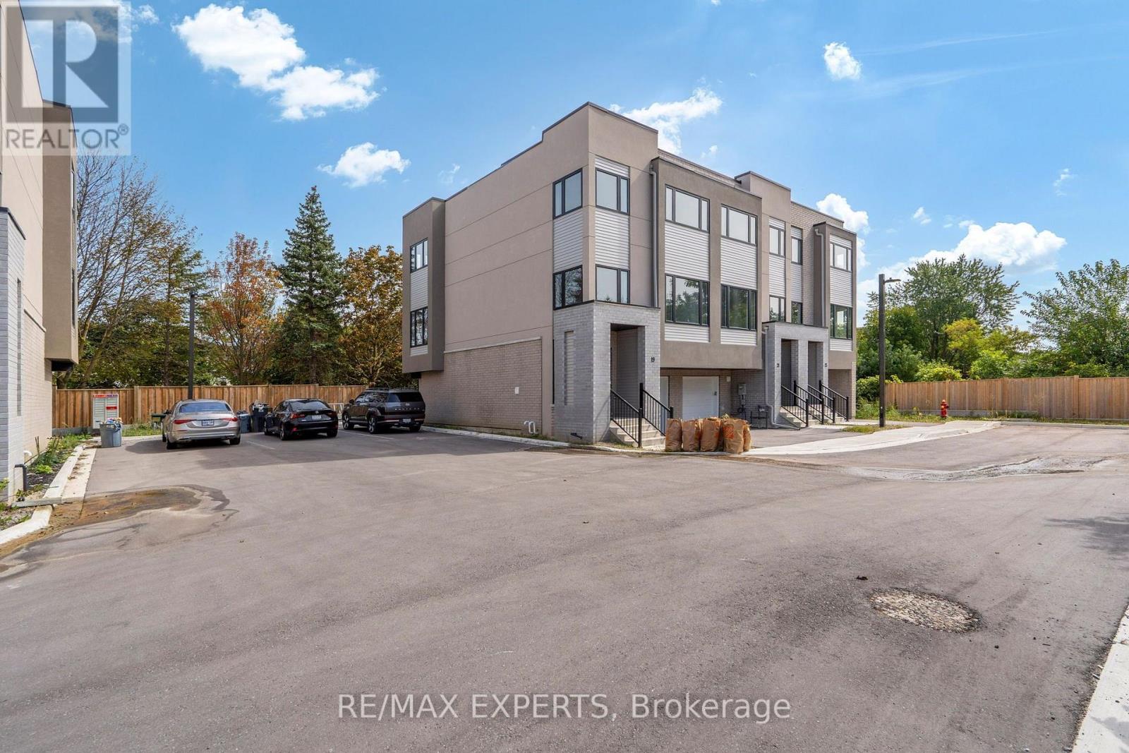 23 Carl Hill Lane, Richmond Hill, Ontario  L4C 7A6 - Photo 6 - N13823816