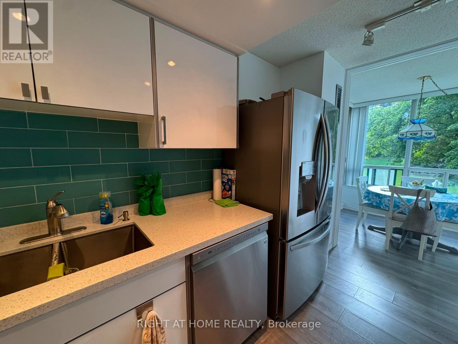 210 - 7250 Yonge Street, Vaughan, Ontario  L4J 7X1 - Photo 15 - N13823886