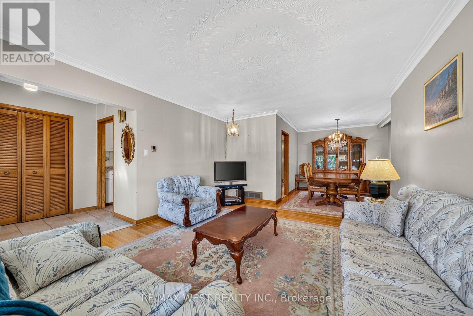 18 Pheasant Valley Court, Markham, Ontario  L3T 2H1 - Photo 3 - N13824068