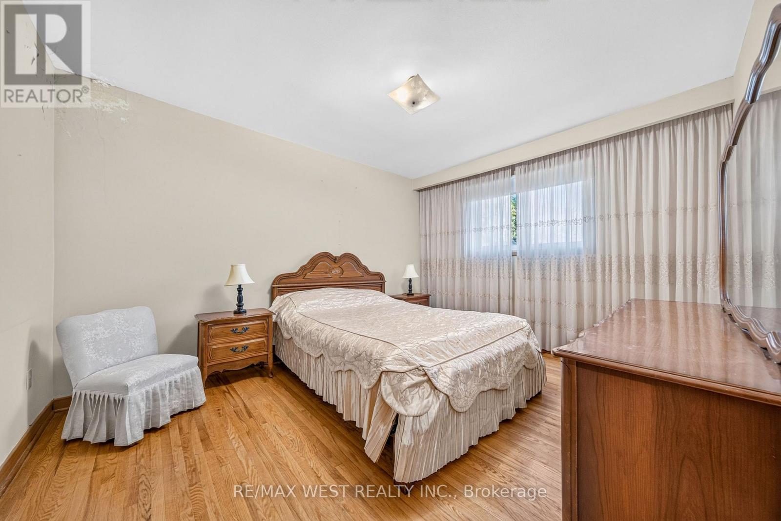 18 Pheasant Valley Court, Markham, Ontario  L3T 2H1 - Photo 5 - N13824068