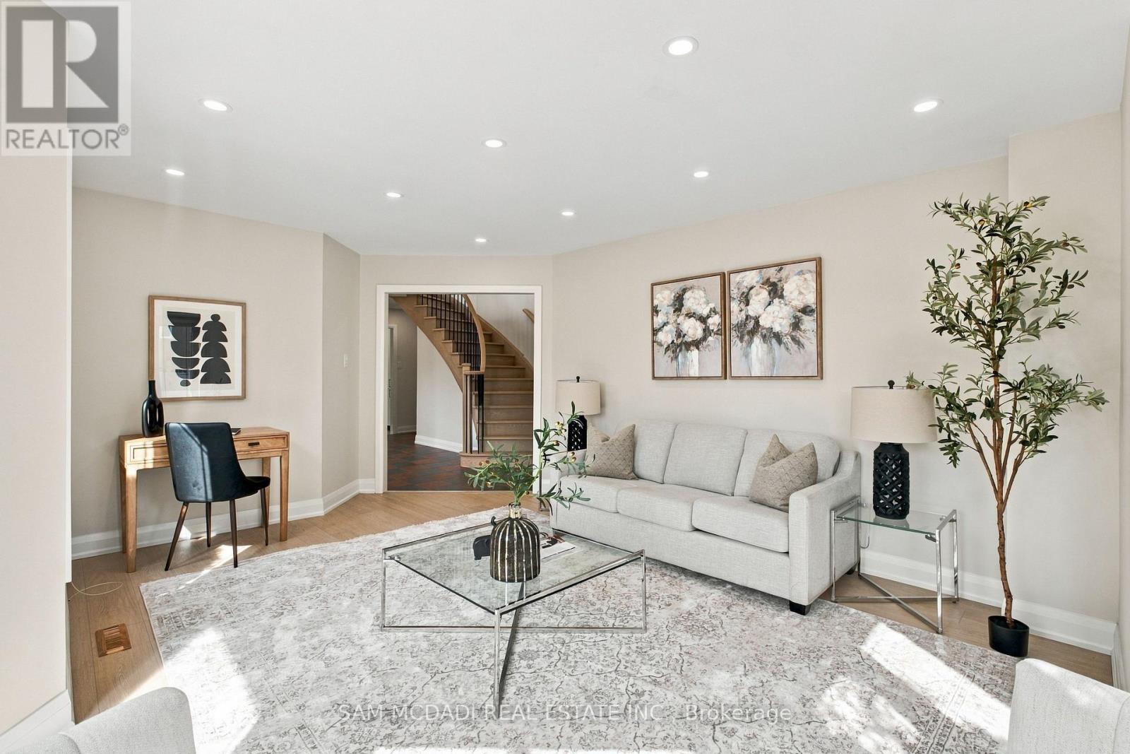 5289 Fallingbrook Drive, Mississauga, Ontario  L5V 1N8 - Photo 4 - W13823920