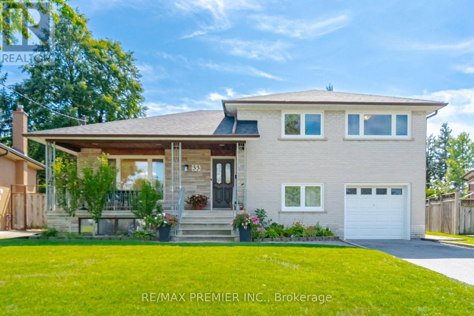 33 BELLEGLADE COURT, Toronto, Ontario