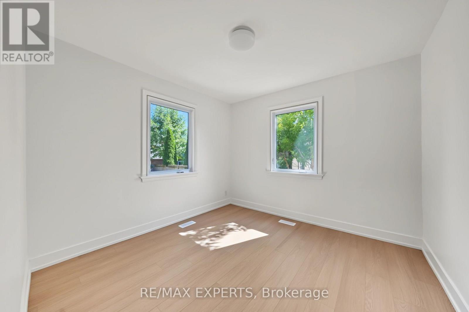 3 Greenacres Road, Toronto, Ontario  M6M 4A6 - Photo 13 - W13824032