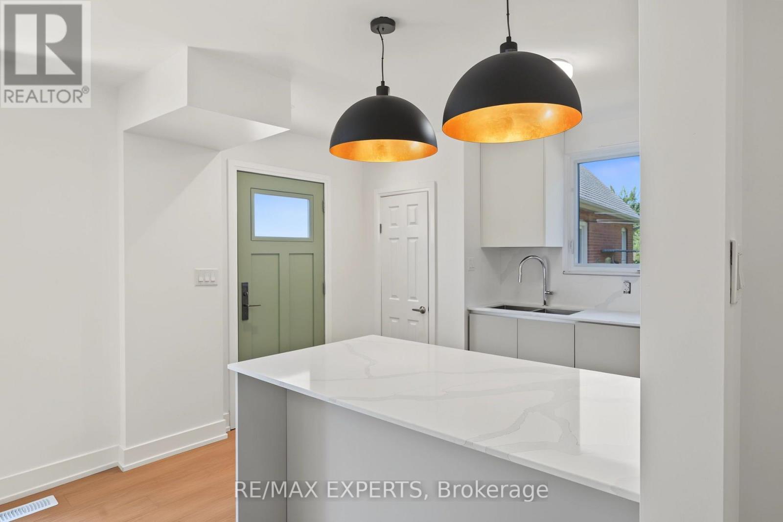 3 Greenacres Road, Toronto, Ontario  M6M 4A6 - Photo 15 - W13824032