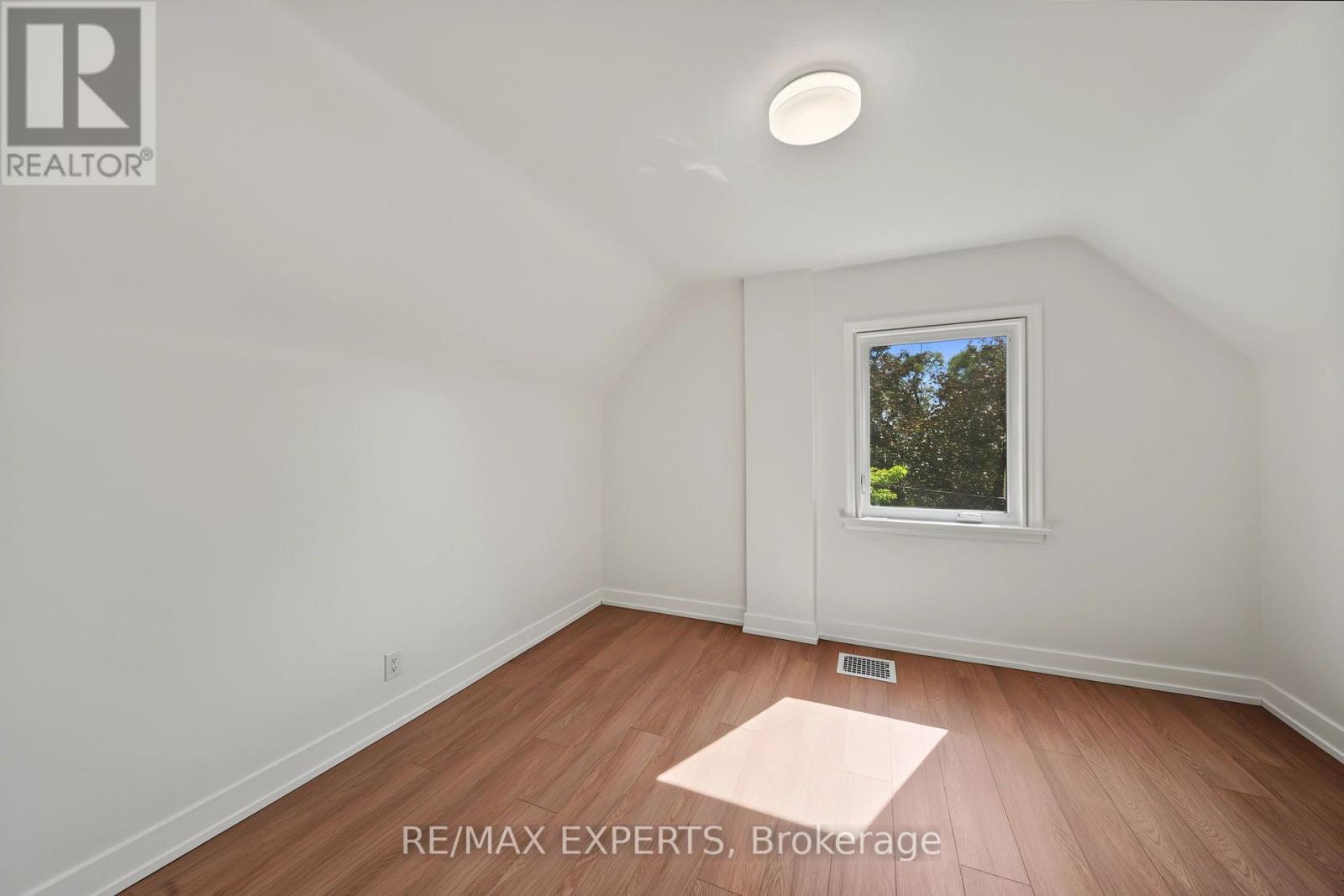 3 Greenacres Road, Toronto, Ontario  M6M 4A6 - Photo 16 - W13824032