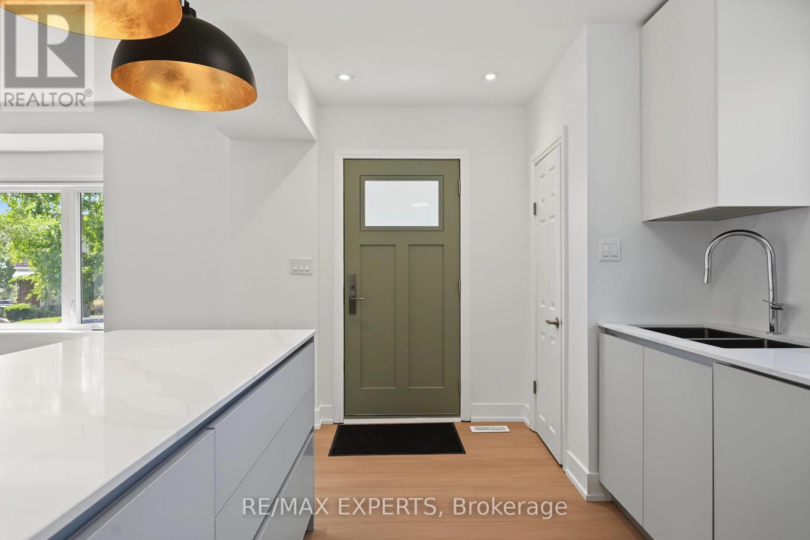 3 Greenacres Road, Toronto, Ontario  M6M 4A6 - Photo 9 - W13824032
