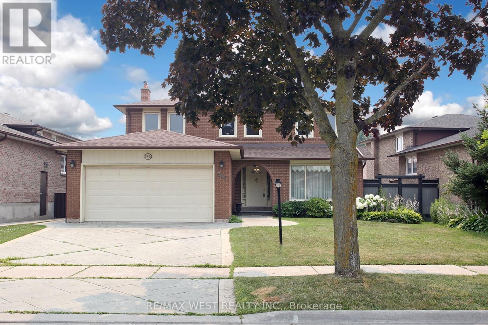 540 Louis Drive, Mississauga, Ontario  L5B 2N2 - Photo 2 - W13824070
