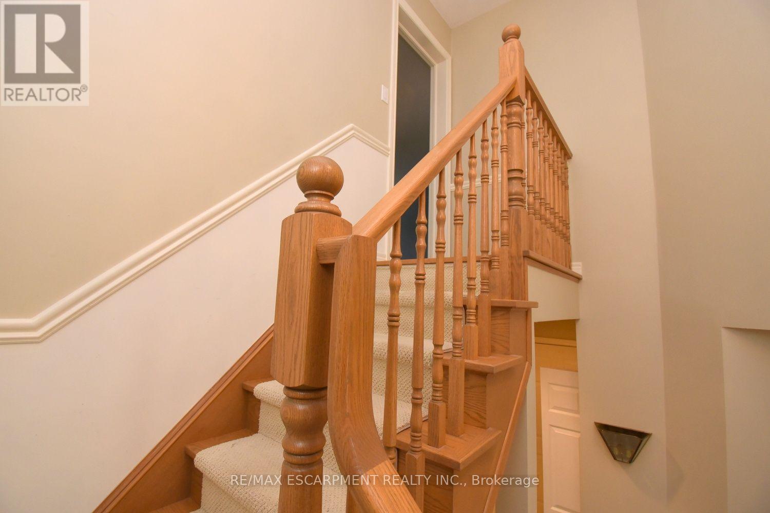 715 Bateman Court, Burlington, Ontario  L7T 4K5 - Photo 24 - W13824108