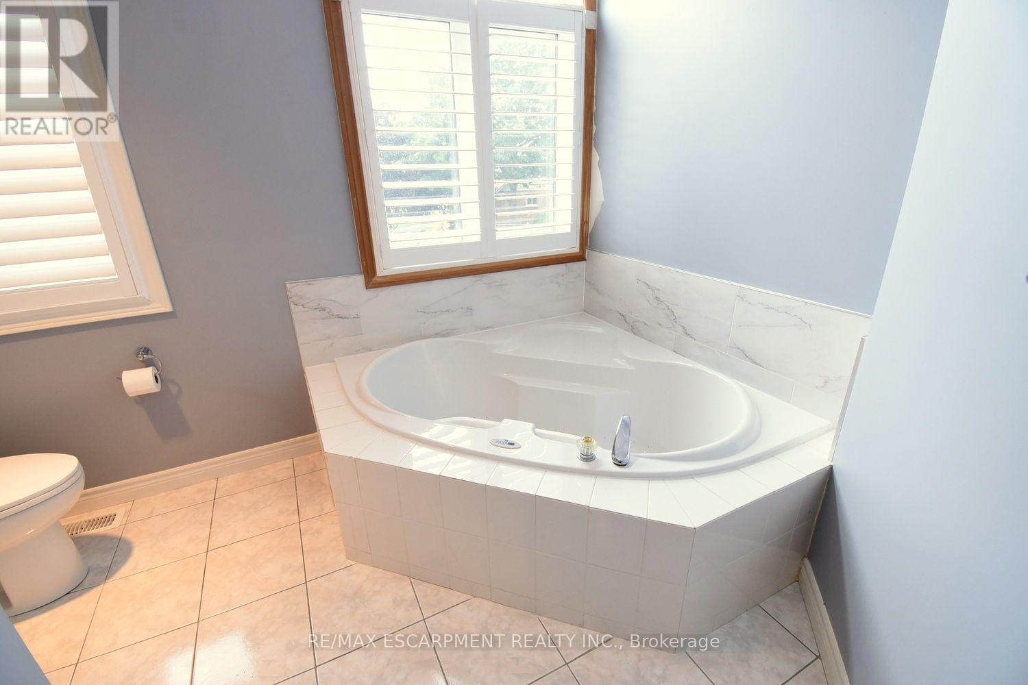 715 Bateman Court, Burlington, Ontario  L7T 4K5 - Photo 29 - W13824108