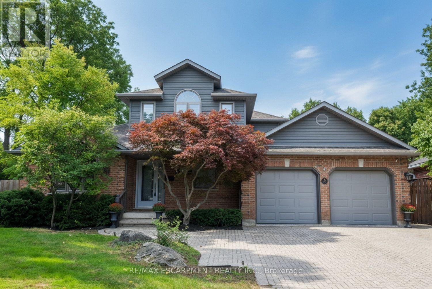 715 Bateman Court, Burlington, Ontario  L7T 4K5 - Photo 3 - W13824108
