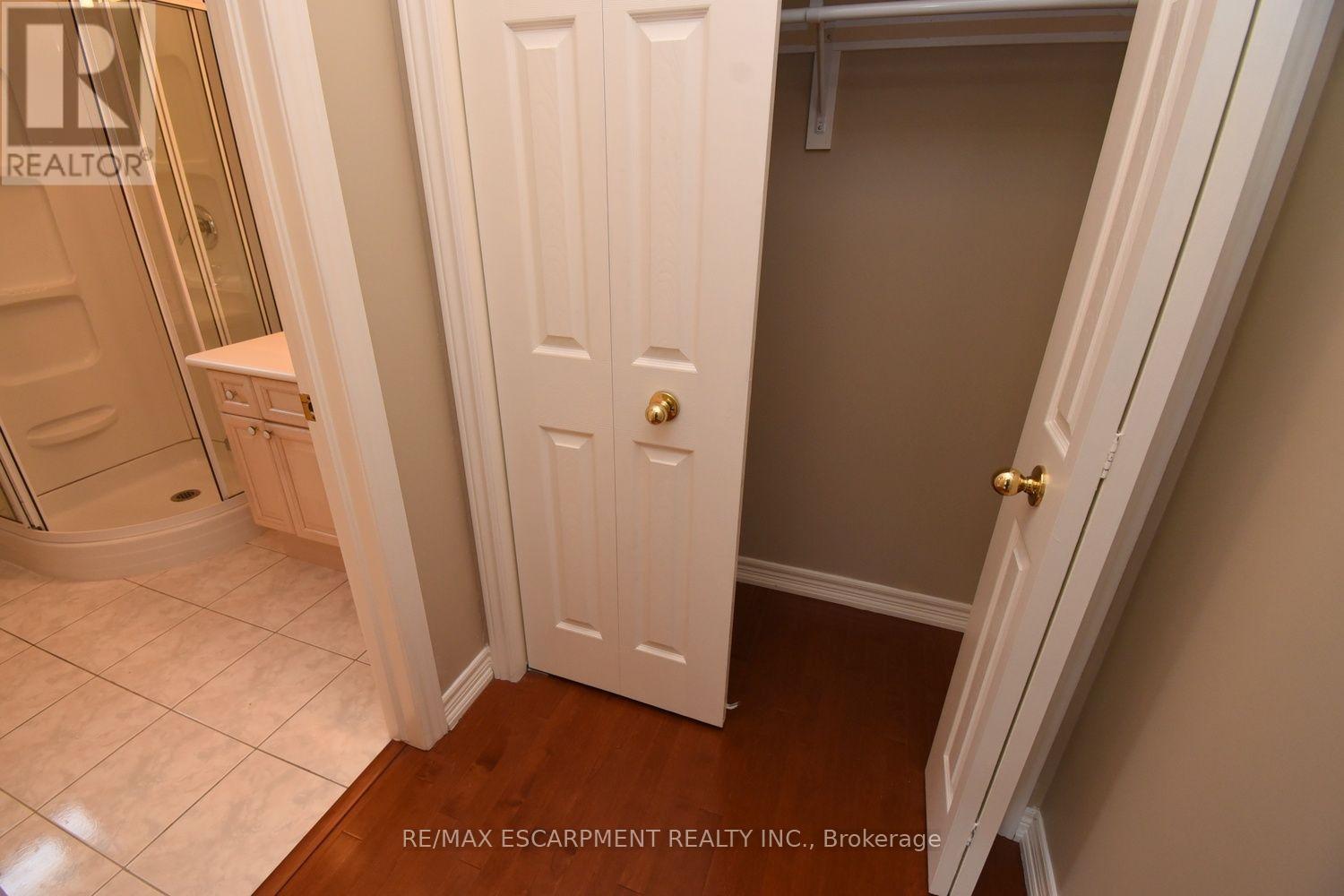 715 Bateman Court, Burlington, Ontario  L7T 4K5 - Photo 32 - W13824108