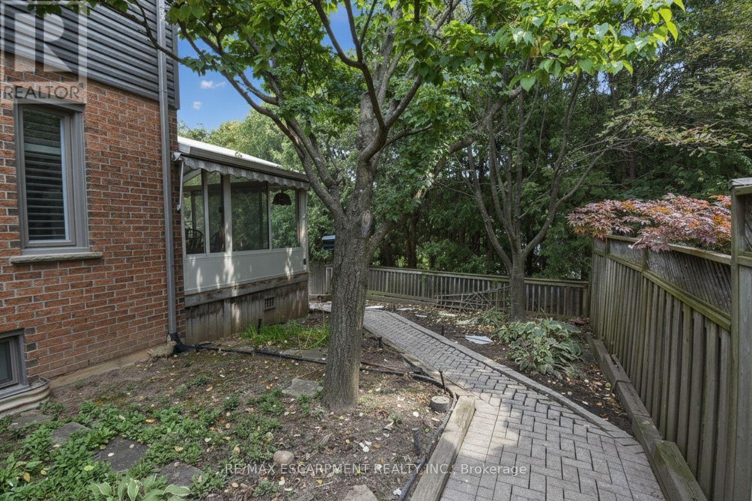 715 Bateman Court, Burlington, Ontario  L7T 4K5 - Photo 42 - W13824108