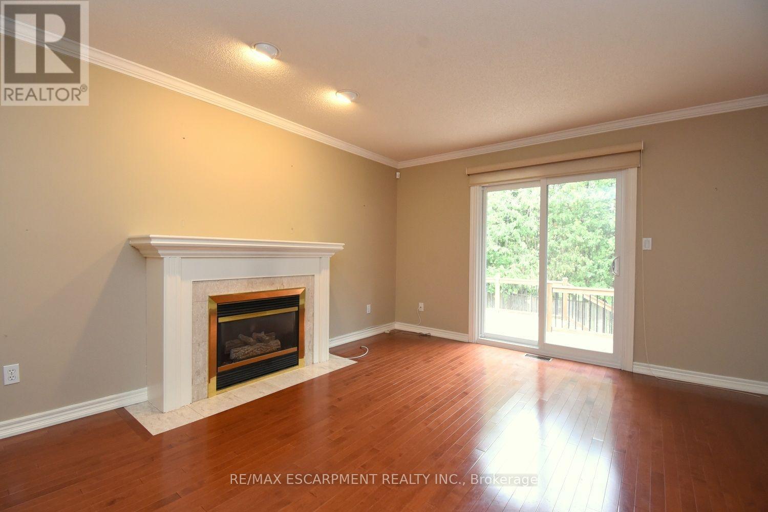 715 Bateman Court, Burlington, Ontario  L7T 4K5 - Photo 6 - W13824108