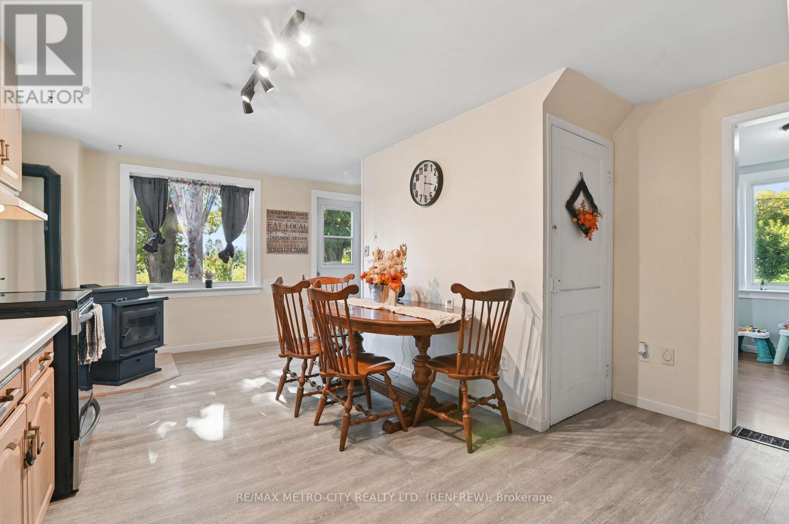 2328 Kerr Line, Whitewater Region, Ontario  K0J 1V0 - Photo 7 - X13823932