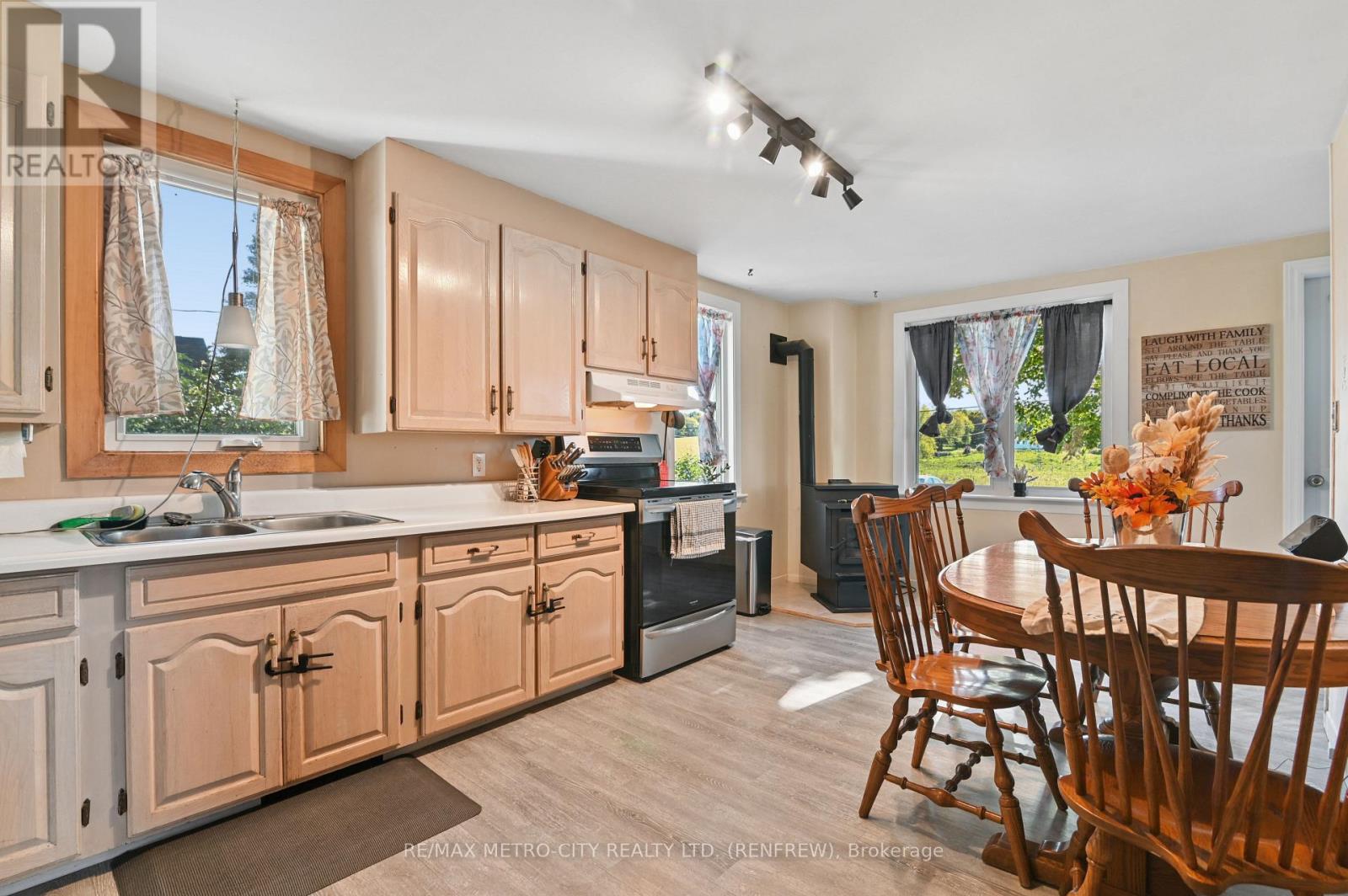2328 Kerr Line, Whitewater Region, Ontario  K0J 1V0 - Photo 8 - X13823932