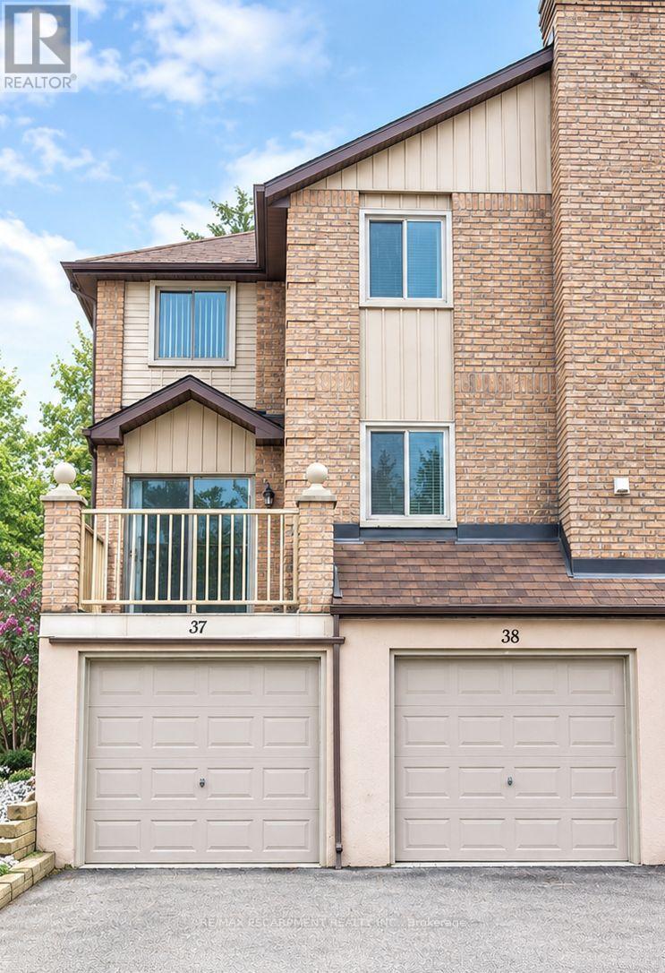 38 - 38 ELORA DRIVE, Hamilton, Ontario