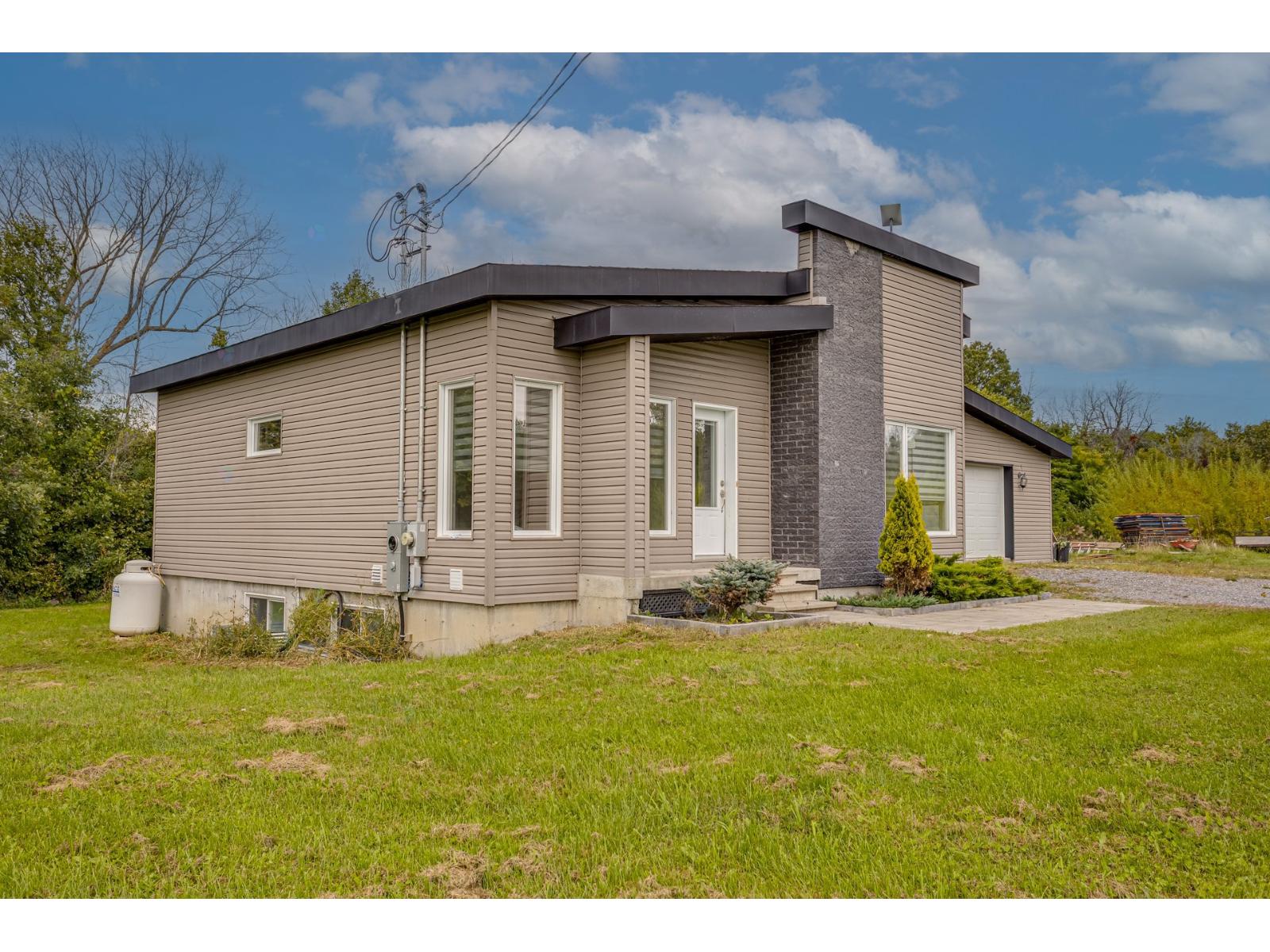 269-269A Ch. Scott Rigaud Quebec Canada J0P1P0 2