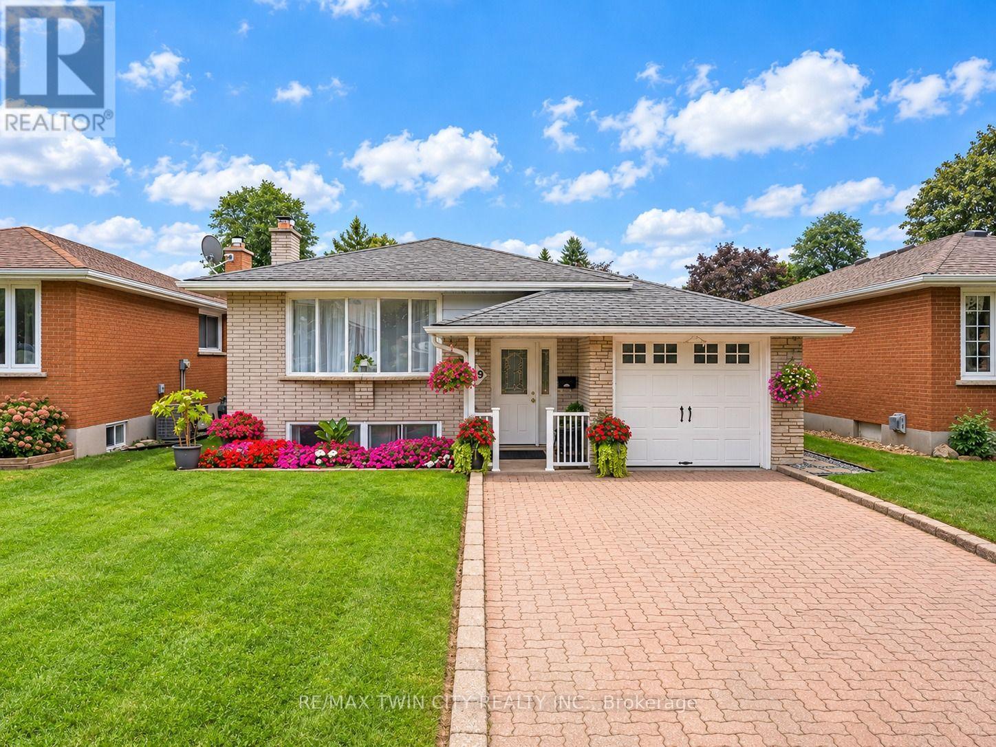 49 CARNABY CRESCENT, Kitchener, Ontario