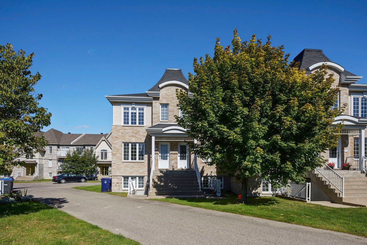 2728 Rue Justine-Lacoste Laval (Chomedey) Quebec Canada H7T0C1 2