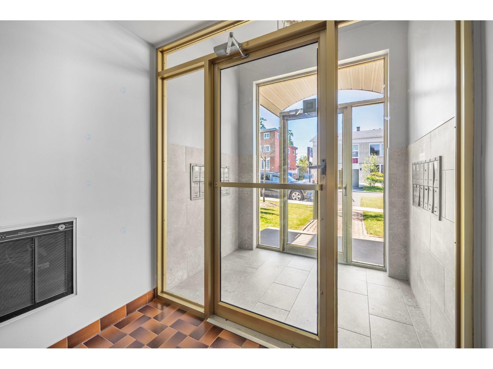 945 Rue Ernest-S.-Mathieu Terrebonne (Terrebonne) Quebec Canada J6W2Y2 4