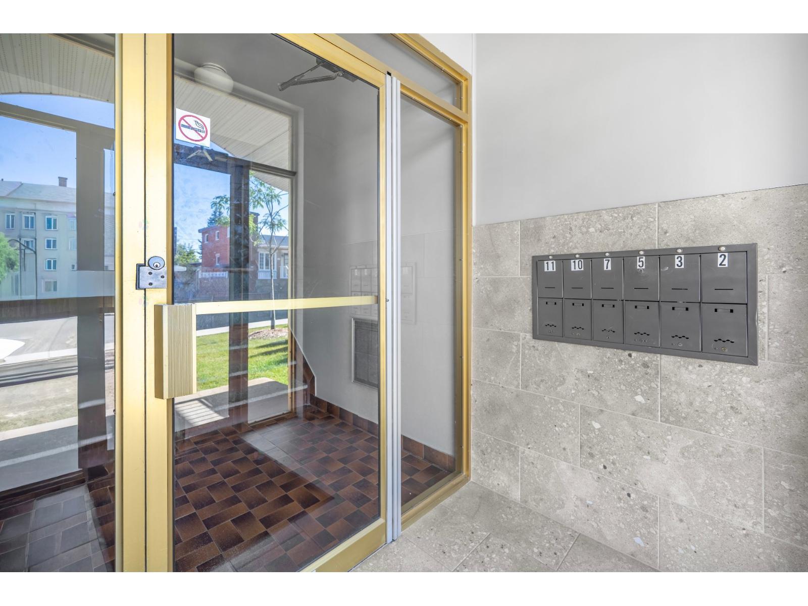 945 Rue Ernest-S.-Mathieu Terrebonne (Terrebonne) Quebec Canada J6W2Y2 3
