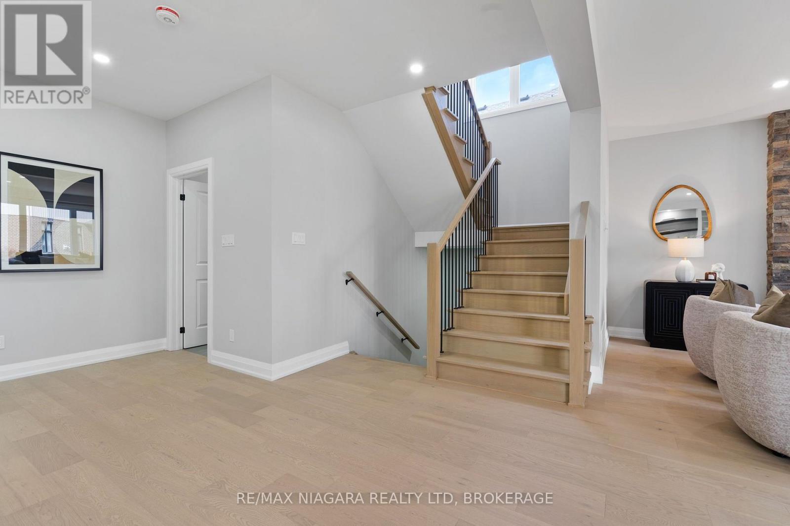 6136 Curlin Crescent, Niagara Falls (Forestview), Ontario  L2H 3W8 - Photo 15 - X13824234