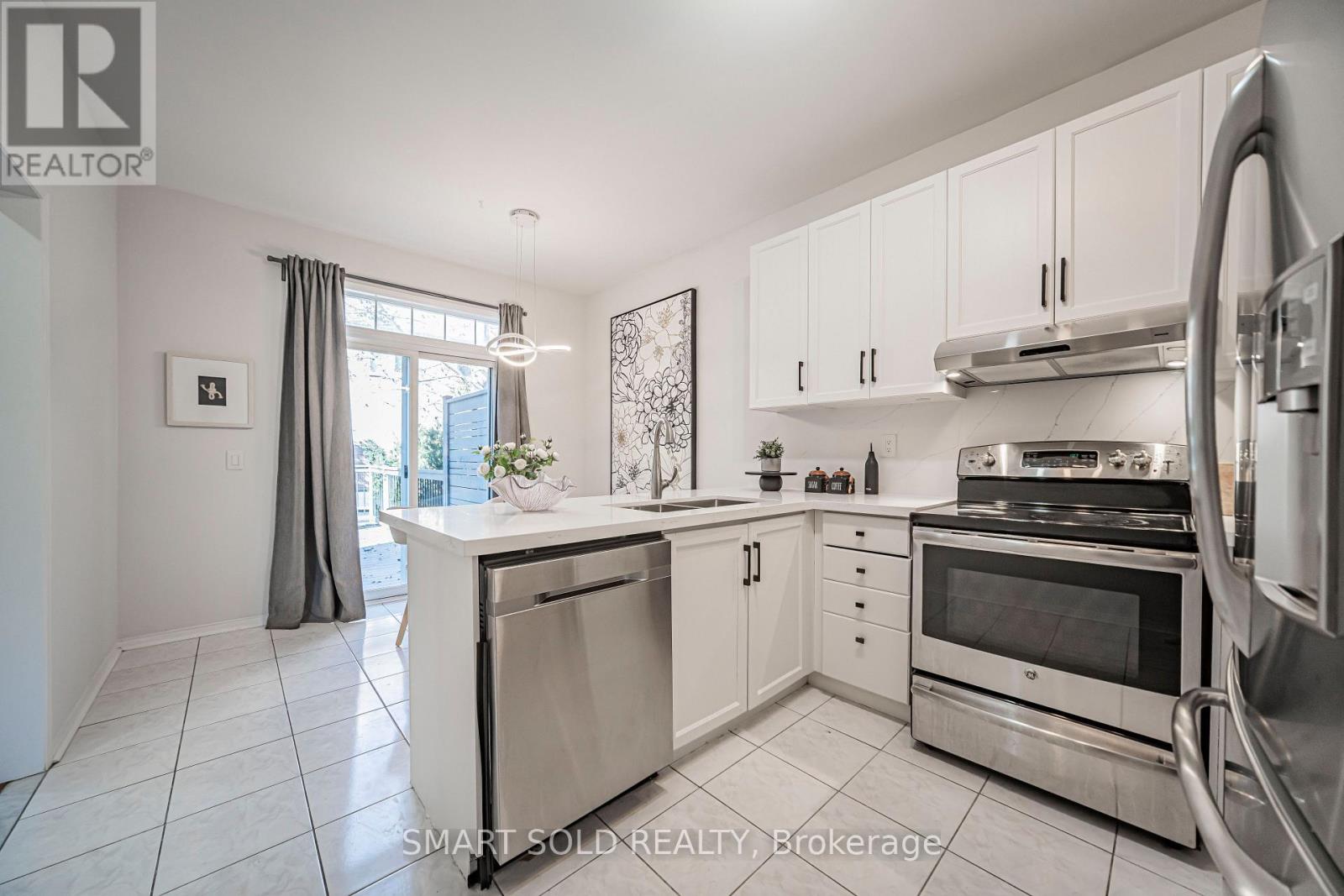 82 Ballymore Drive, Aurora, Ontario  L4G 7E6 - Photo 11 - N13812304