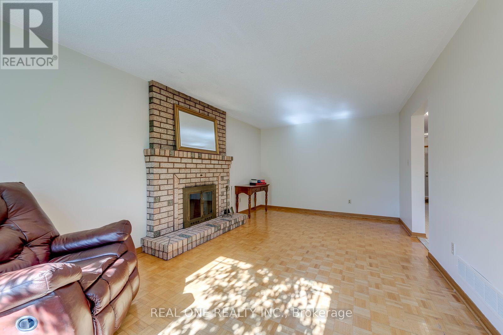 1332 Greenwood Crescent, Oakville, Ontario  L6J 6V3 - Photo 11 - W13822652