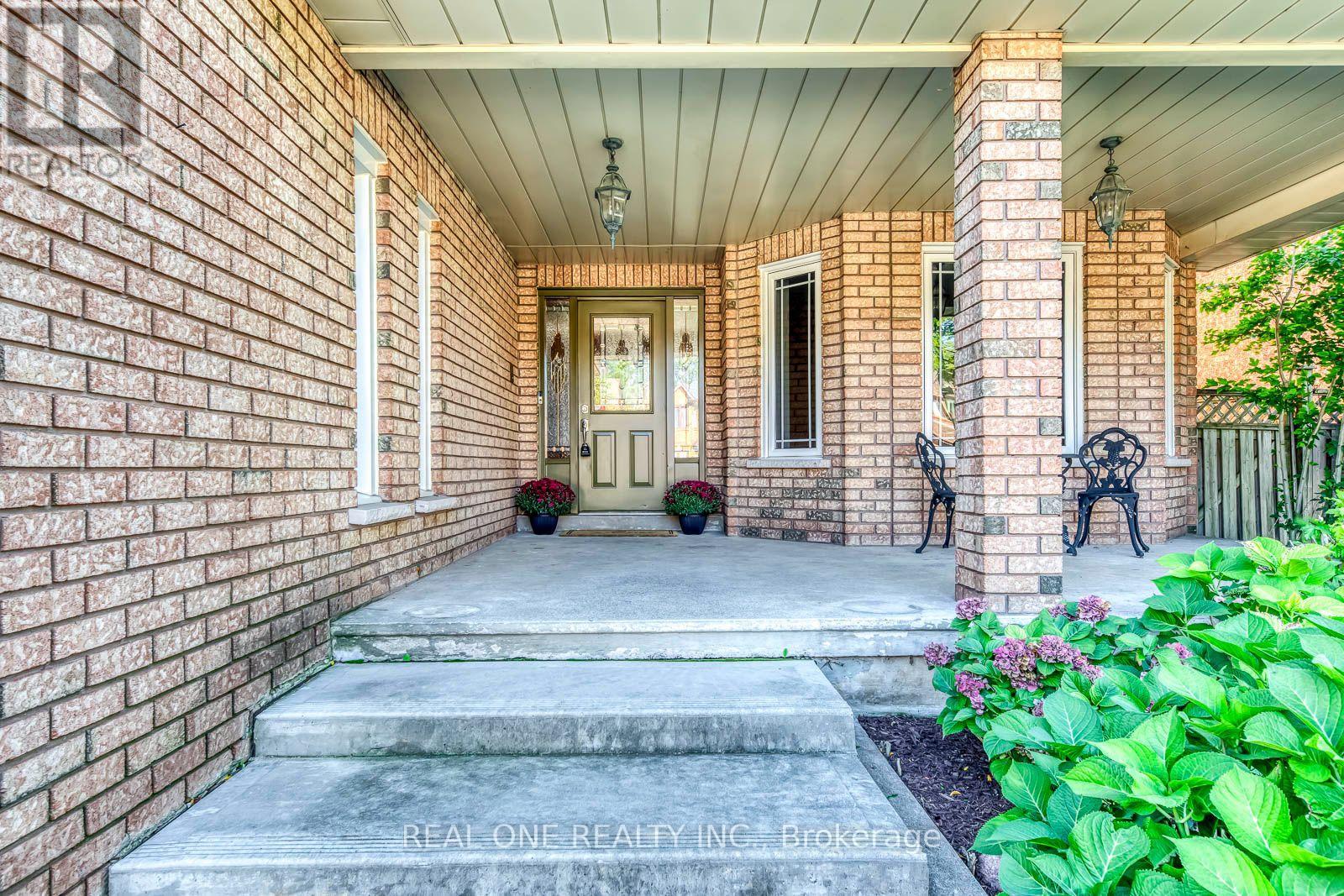 1332 Greenwood Crescent, Oakville, Ontario  L6J 6V3 - Photo 4 - W13822652