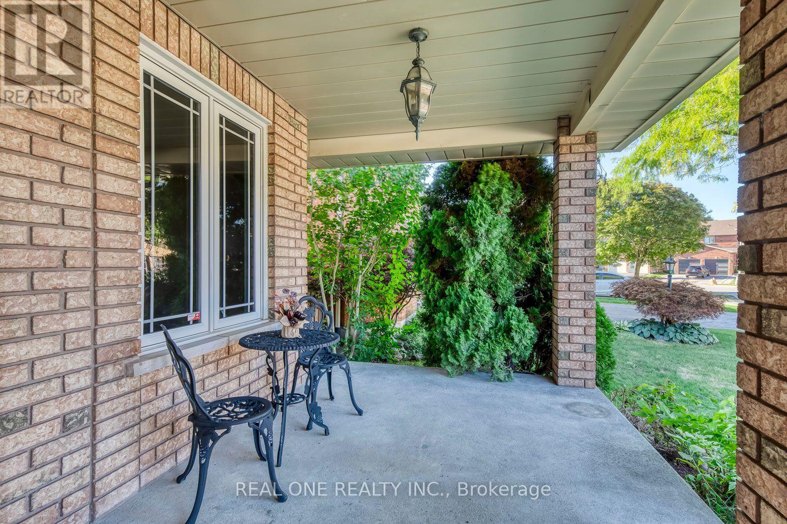 1332 Greenwood Crescent, Oakville, Ontario  L6J 6V3 - Photo 5 - W13822652