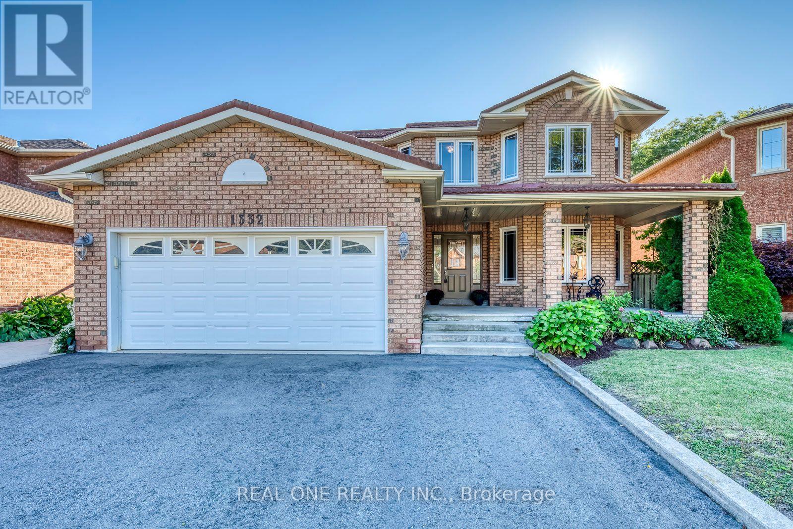 1332 Greenwood Crescent, Oakville, Ontario  L6J 6V3 - Photo 2 - W13822652