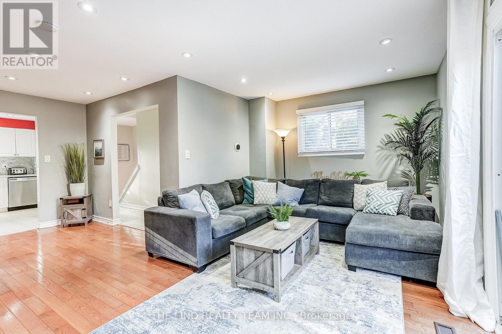 34 Banner Crescent, Ajax, Ontario  L1S 3S9 - Photo 10 - E13824240