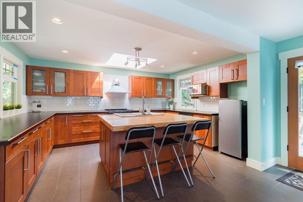 29 E Croker Island, North Vancouver, British Columbia  V0V 0V0 - Photo 10 - R3149933