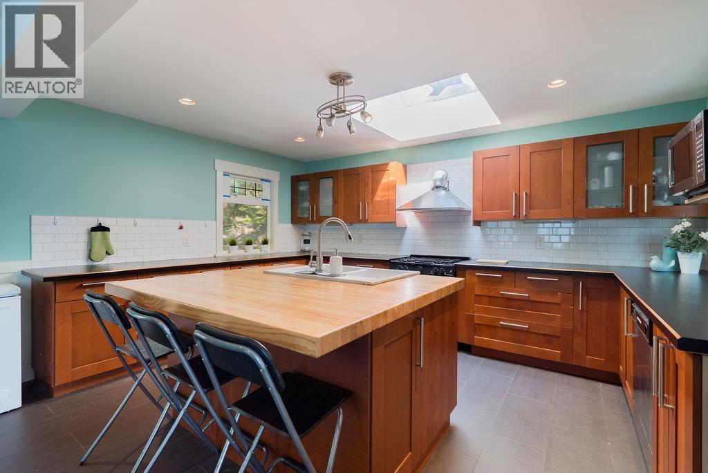 29 E Croker Island, North Vancouver, British Columbia  V0V 0V0 - Photo 11 - R3149933