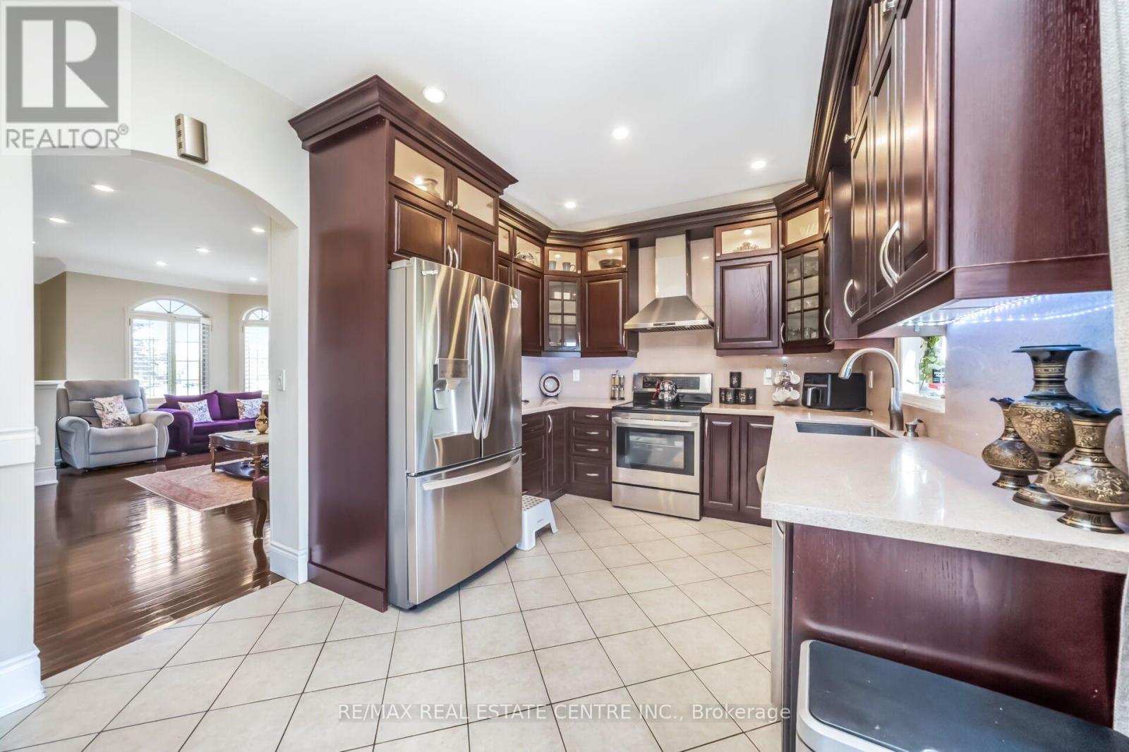 7349 Zinnia Place, Mississauga (Meadowvale Village), Ontario  L5W 1K6 - Photo 12 - W13824182
