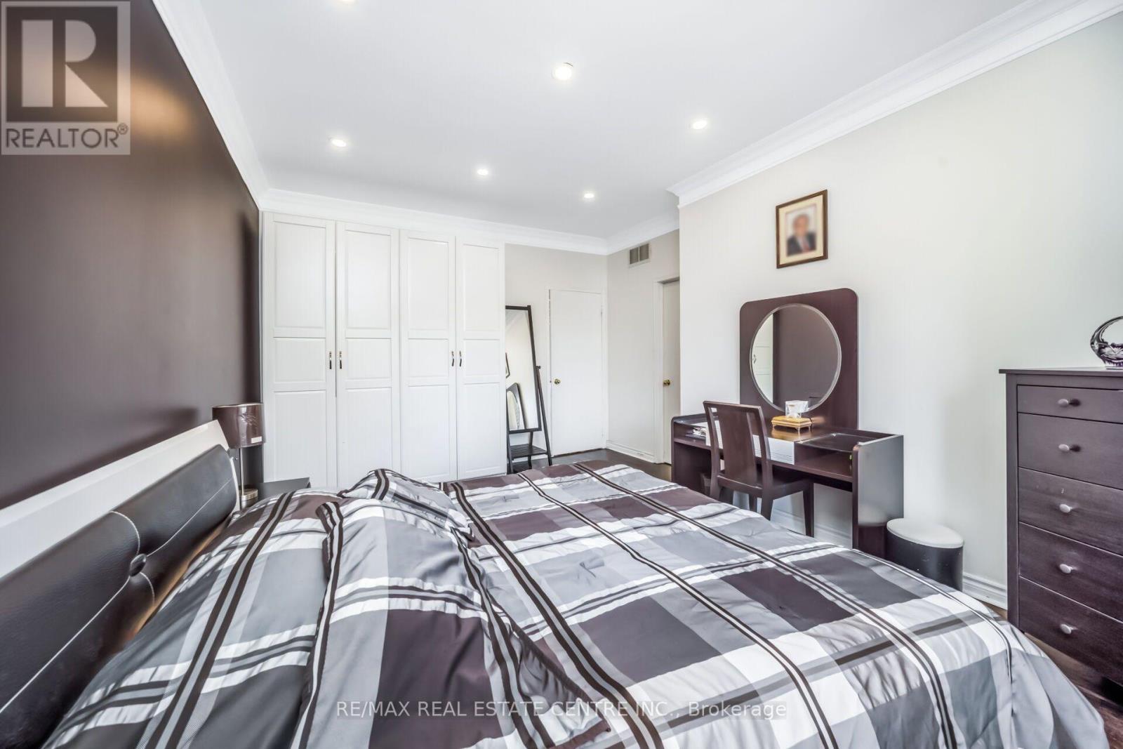 7349 Zinnia Place, Mississauga (Meadowvale Village), Ontario  L5W 1K6 - Photo 19 - W13824182