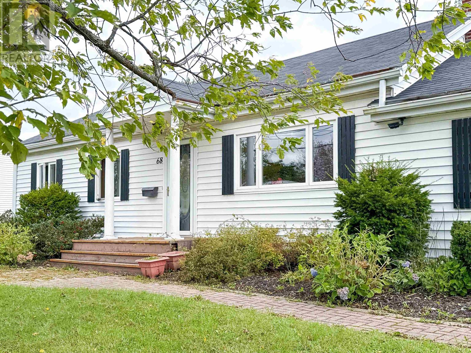 68 Parkview Drive, Charlottetown, Prince Edward Island  C1E 5X5 - Photo 2 - 202624263