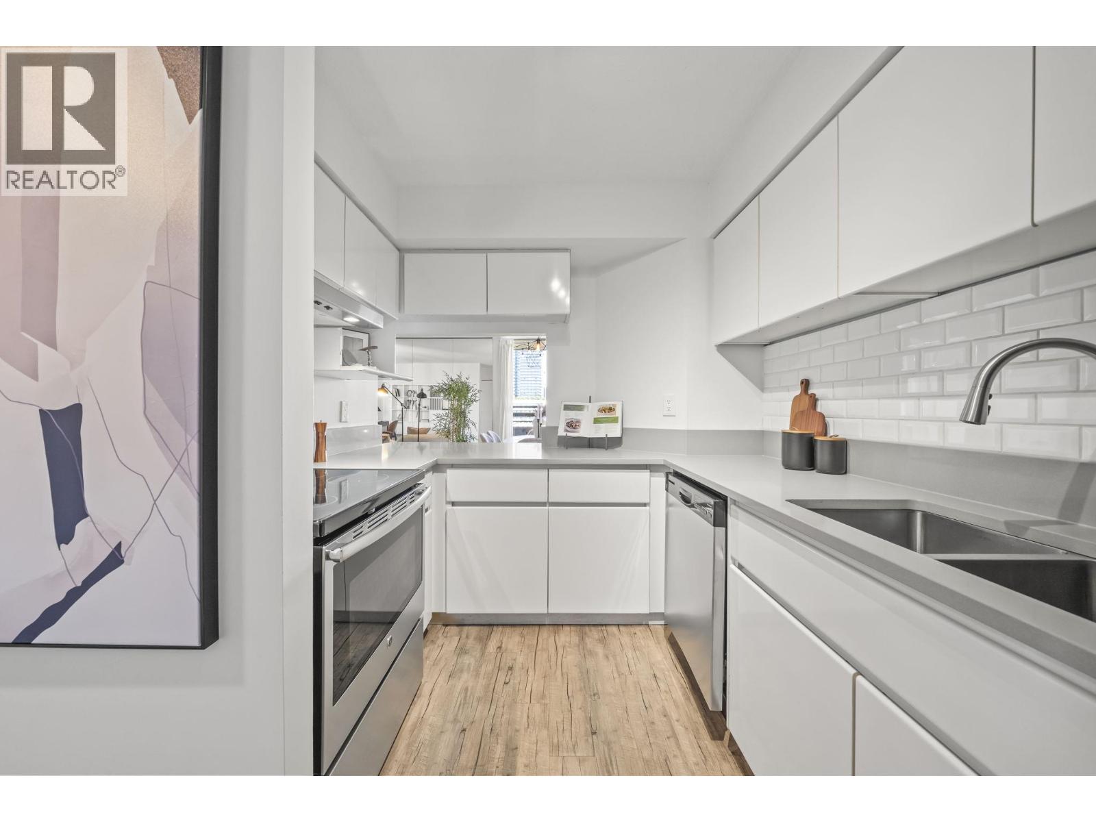 1504 3771 Bartlett Court, Burnaby, British Columbia  V3J 7G8 - Photo 11 - R3168237