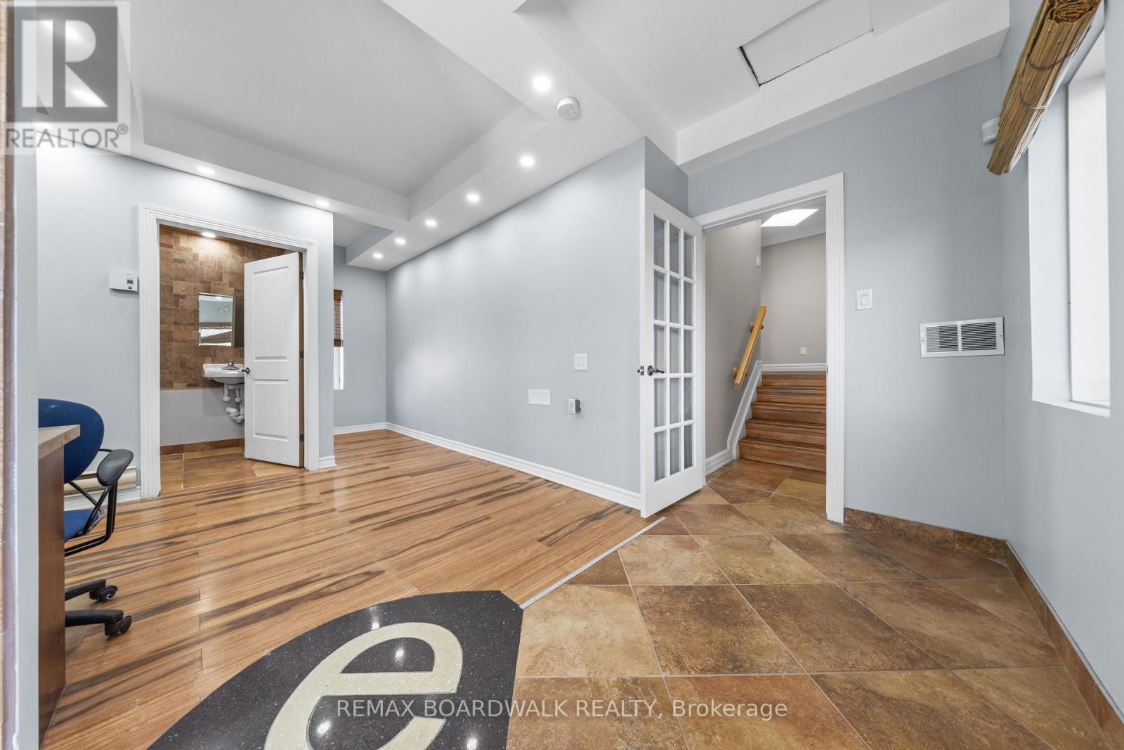 921 NOTRE DAME STREET photo 17