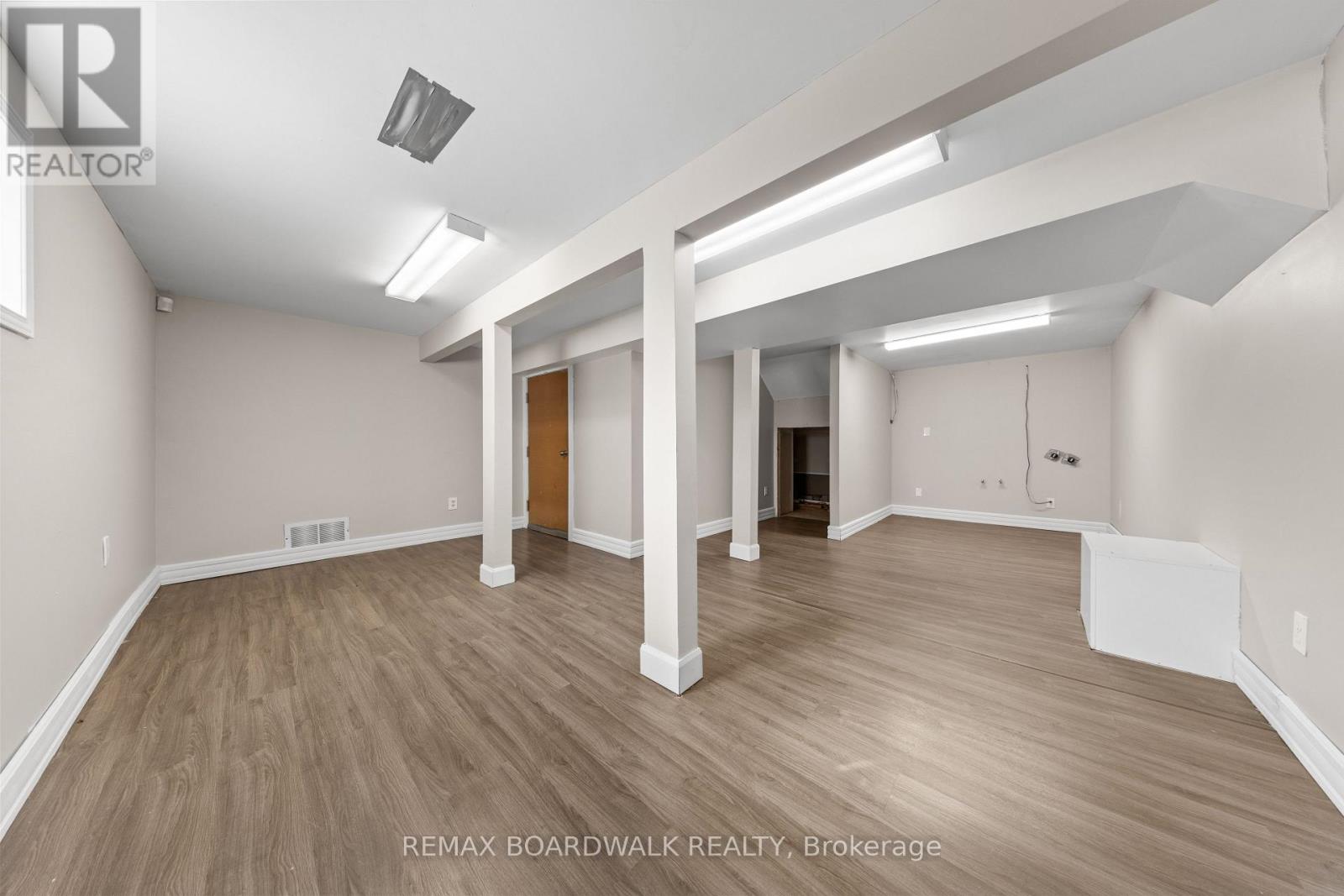921 NOTRE DAME STREET photo 15