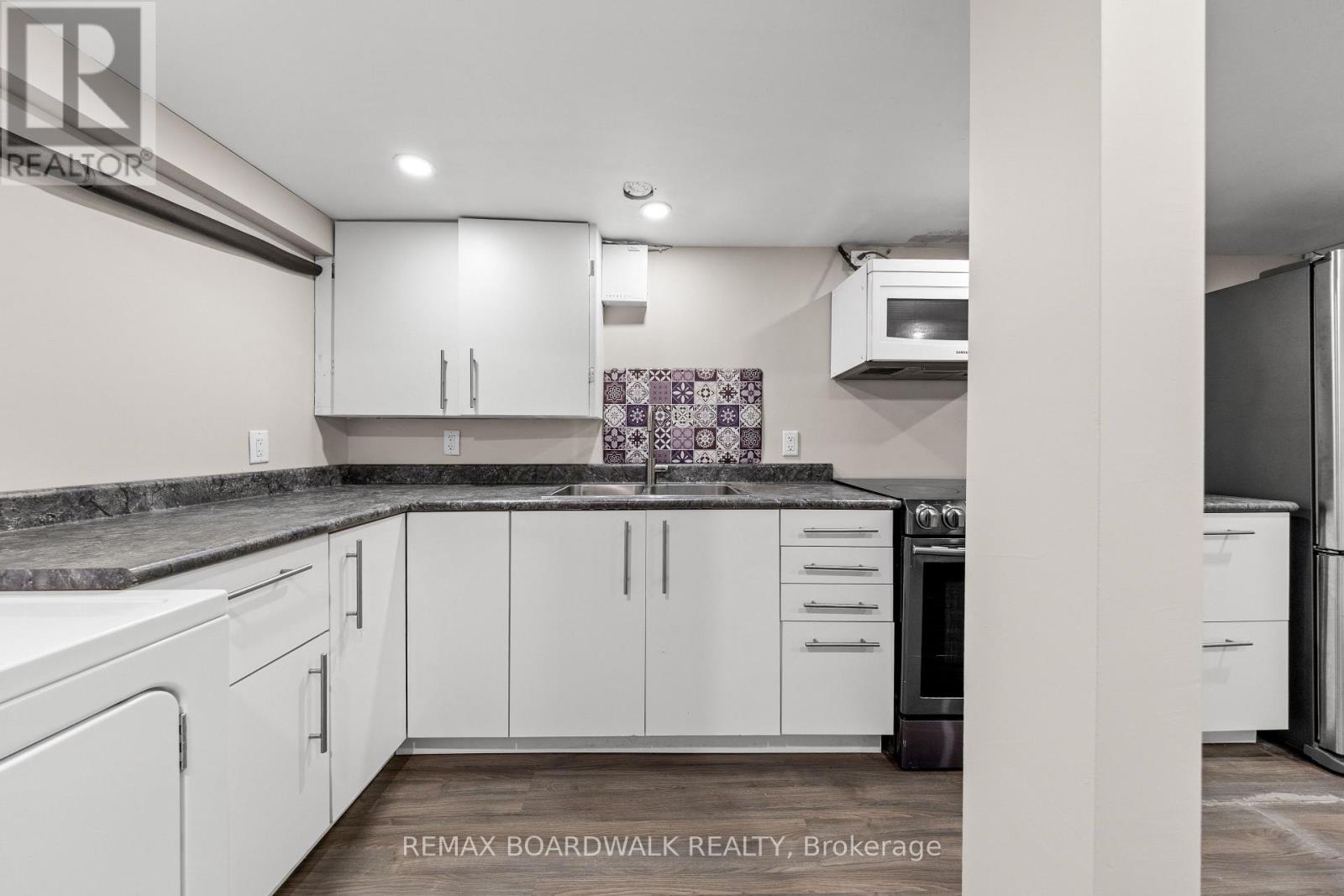 921 NOTRE DAME STREET photo 11