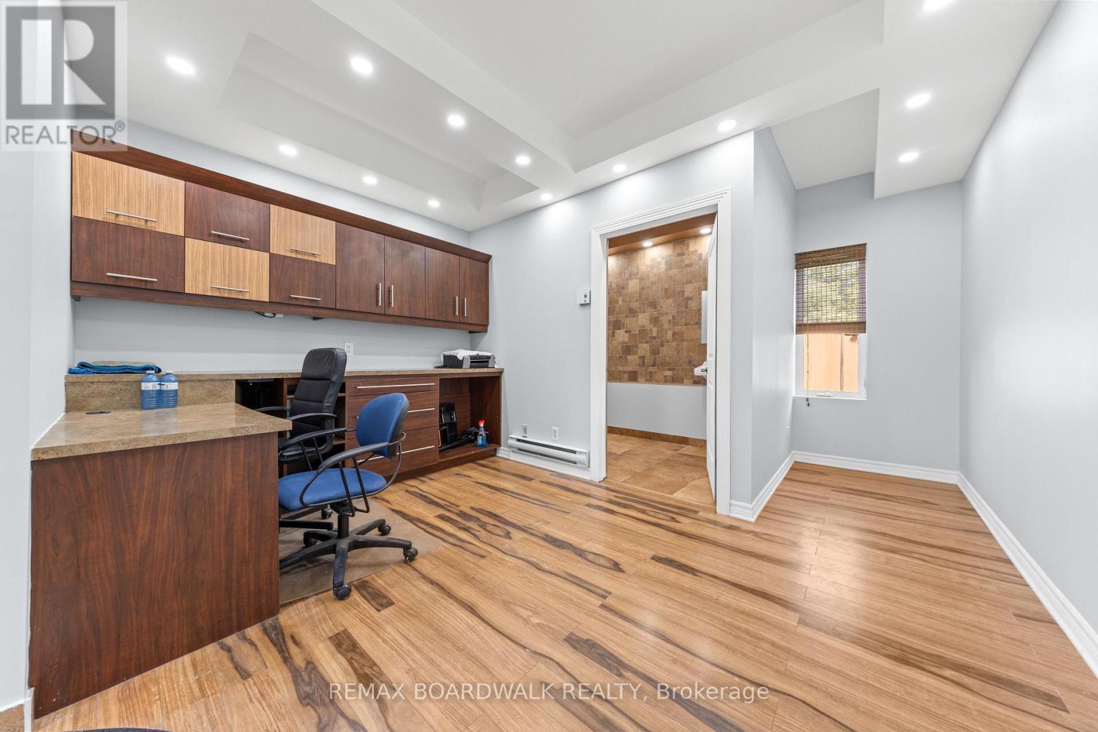 921 NOTRE DAME STREET photo 18