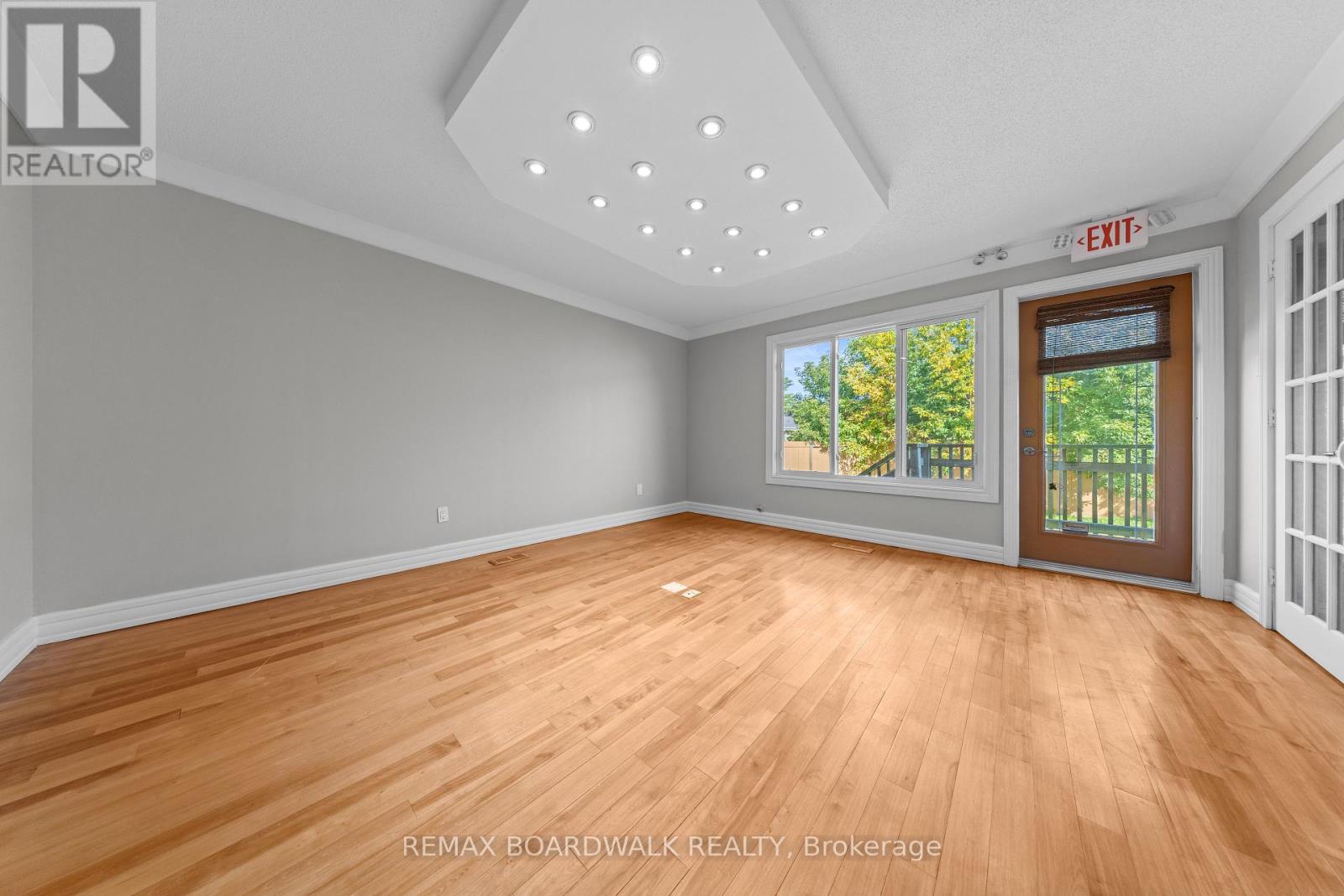 921 NOTRE DAME STREET photo 23